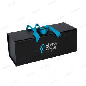 Foldable box with grossgrain ribbon