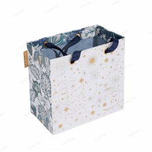 Paper bag with metal eyelets